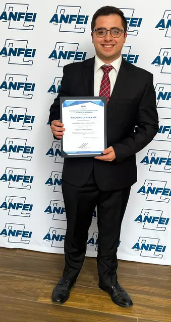 Reconocimiento ANFEI entregado a José Pablo Hernández Alonso